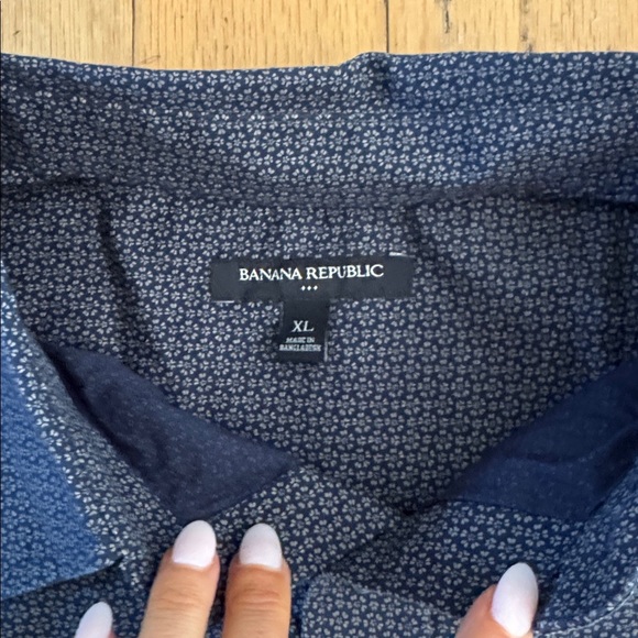 Banana Republic | Navy/Floral Print | Long Sleeve Button Down Shirt | size XL - Picture 3 of 6
